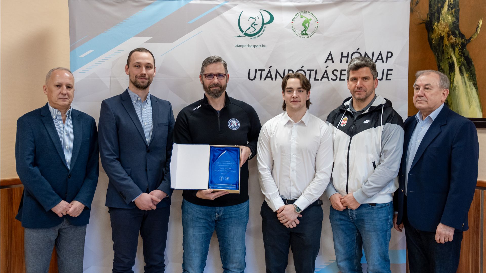 Tokaji Viktor jégkorongtréner A hónap utánpótlásedzője decemberi díjazottja