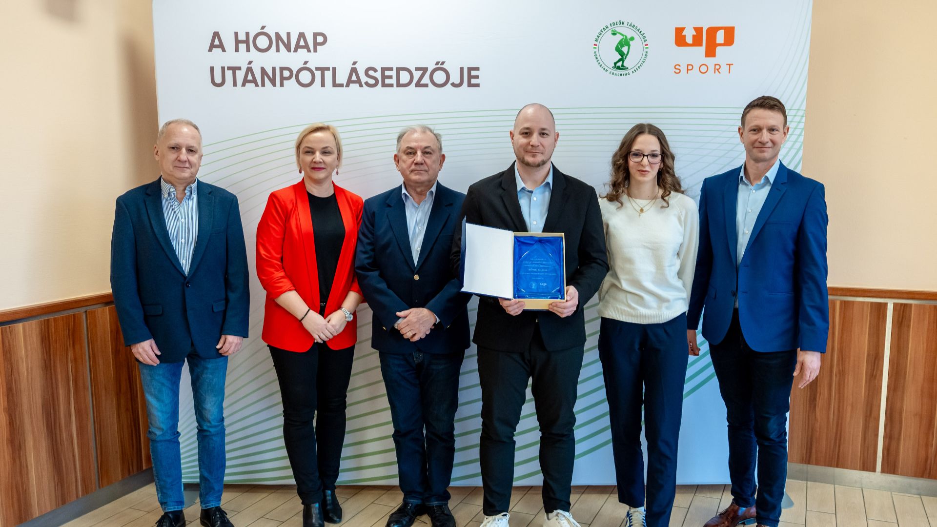 Kőnig Gábor röplabdatréner A hónap utánpótlásedzője januári díjazottja