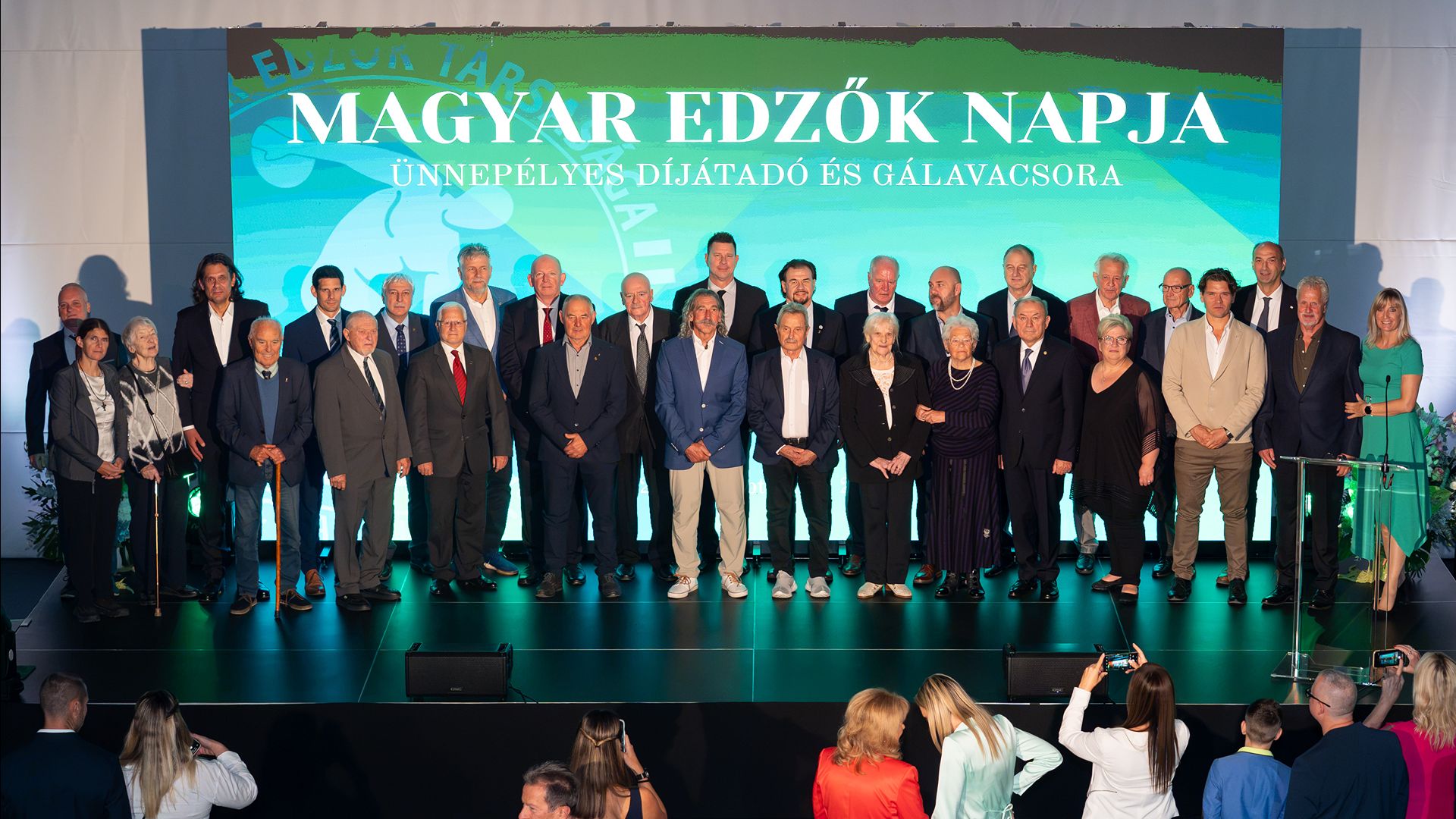A MET a Magyar Edzők Napján adta át a legrangosabb hazai edzői díjakat