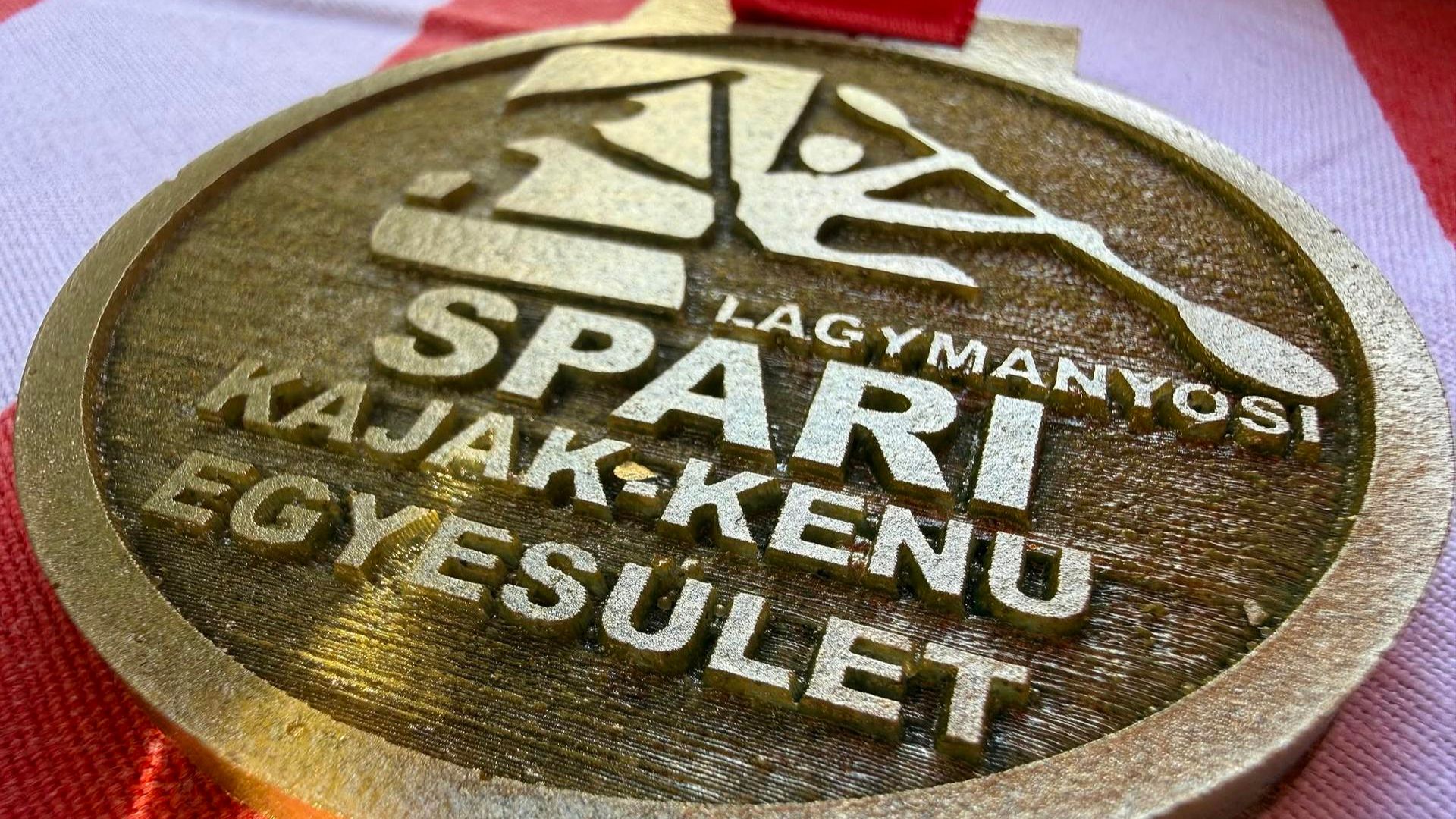 A mindent elpuszt&iacute;t&oacute; tűzv&eacute;sz ut&aacute;n is &eacute;l, &eacute;s 65. sz&uuml;let&eacute;snapj&aacute;t &uuml;nnepelte a L&aacute;gym&aacute;nyosi Spari