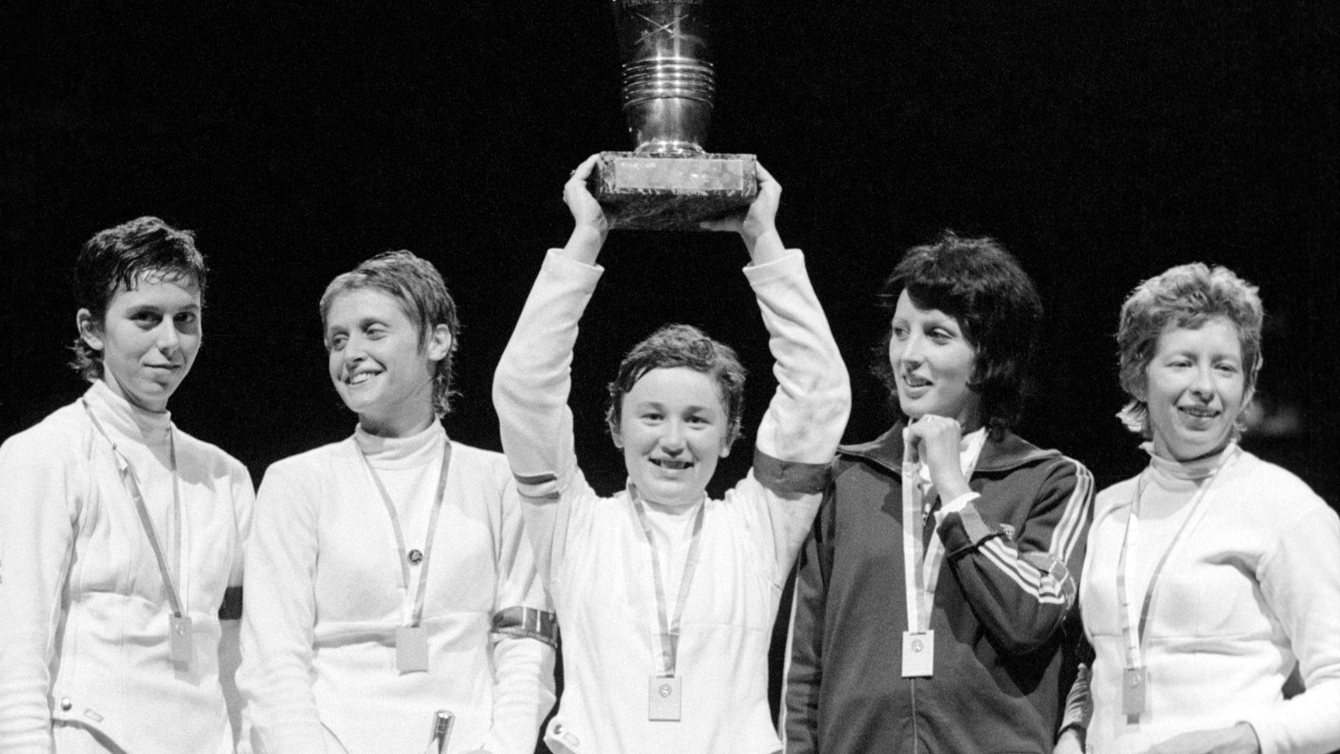 Elhunyt Szolnoki M&aacute;ria olimpiai ez&uuml;st&eacute;rmes v&iacute;v&oacute;, edző