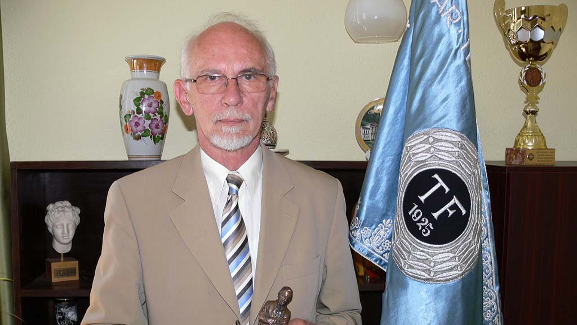80 éves prof. dr. Tihanyi József mesteredző, a MET első elnöke